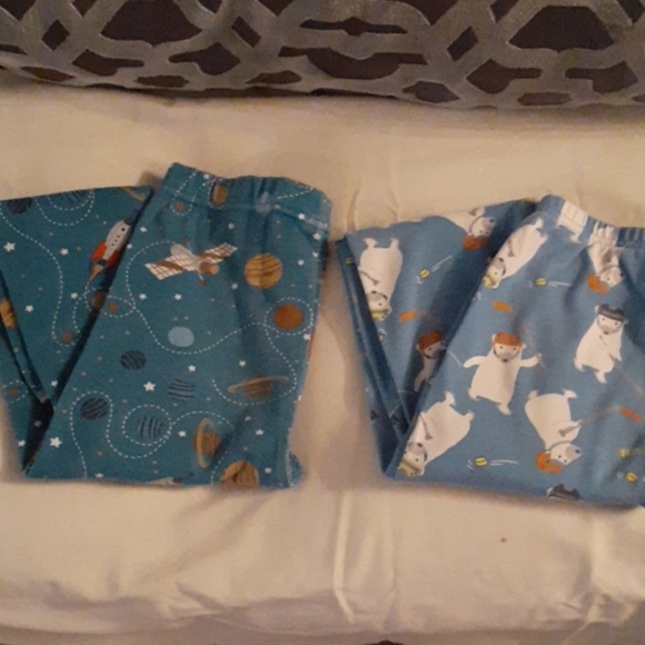 2 pairs of pajama bottoms - Picture 3 of 5